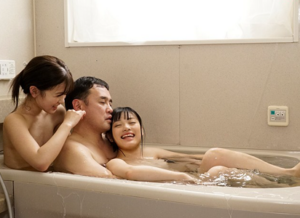 Địt một lúc hai em mới lớn thật đã